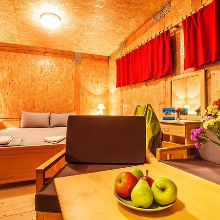 Hotel Debeli Dab 2*