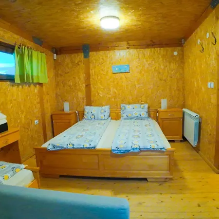 Debeli Dab Хотел