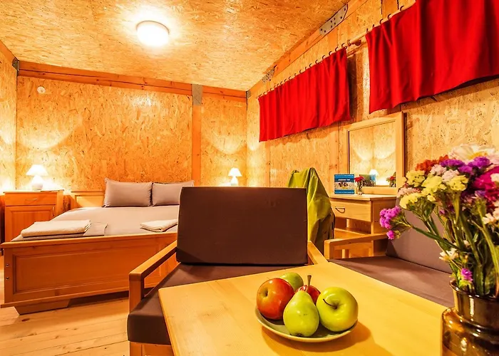 Хотел Debeli Dab 2*